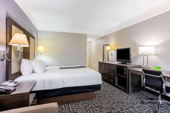 La Quinta Inn & Suites by Wyndham Fultondale Birmingham N