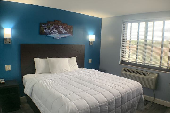 Room 9 of 16