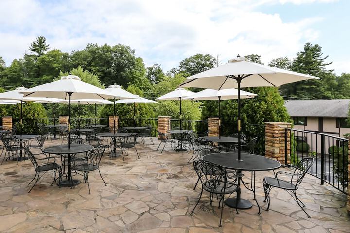 Meadowbrook Inn