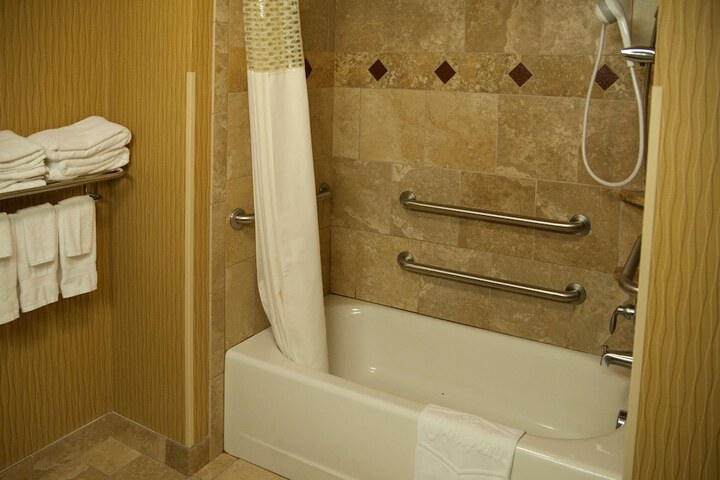 Hampton Inn & Suites Watertown