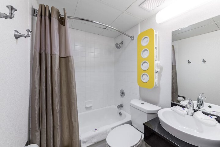 Motel 6 Warminster PA