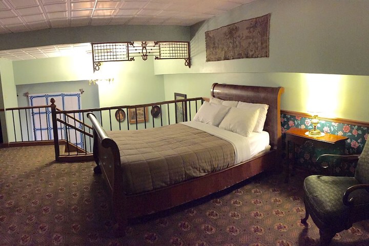 Room 51 of 88
