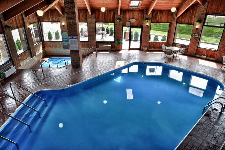 Christopher Inn and Suites