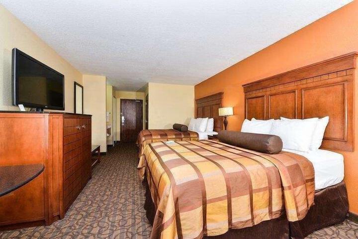 Room 10 of 18