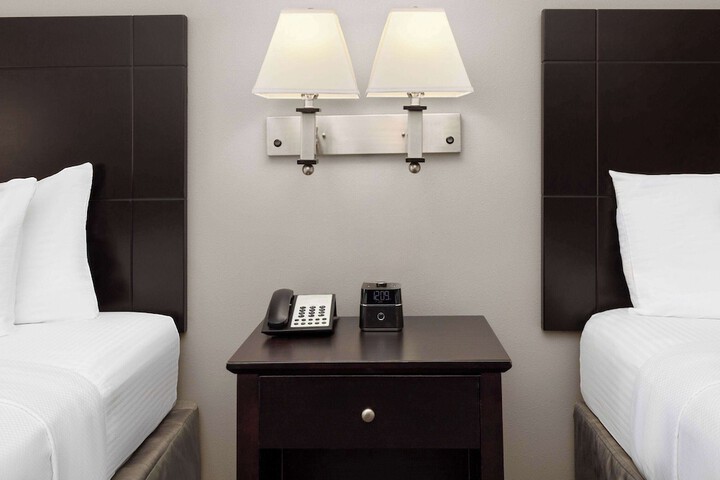 La Quinta Inn & Suites by Wyndham Deer Park