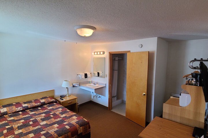 Room 9 of 10