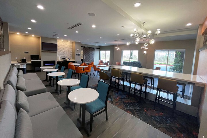 La Quinta Inn & Suites by Wyndham Sulphur (Lake Charles)