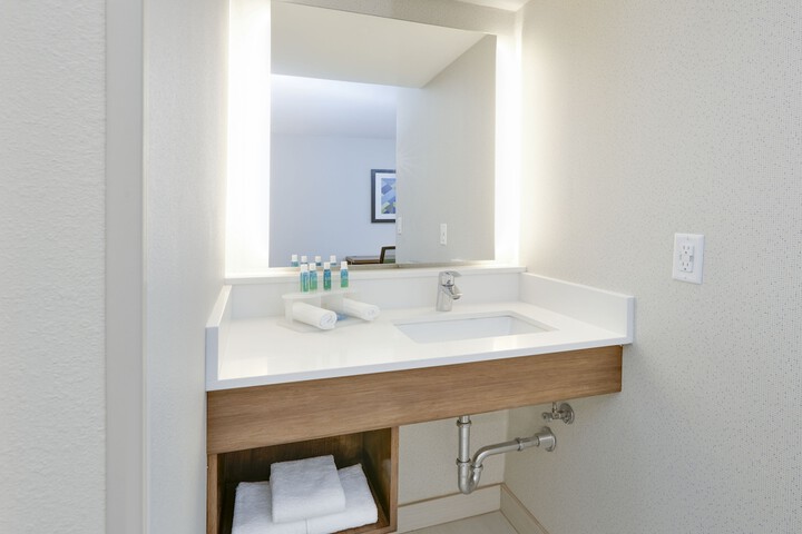 Room 16 of 42