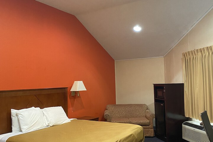 Room 11 of 16
