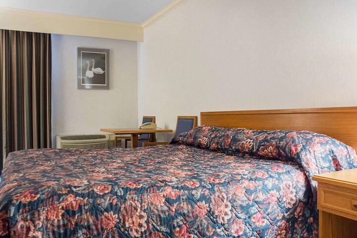 Room 10 of 19