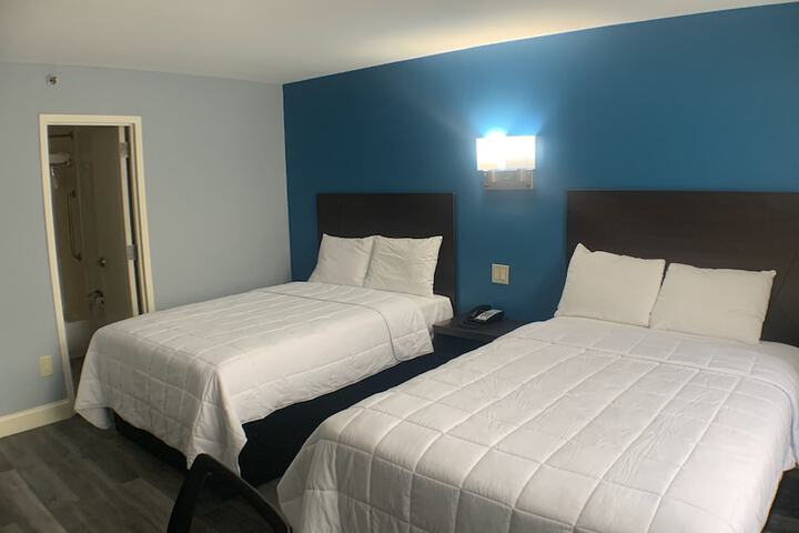 Room 8 of 16
