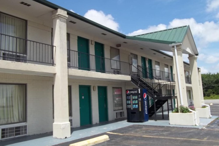 Hotel 4 of 20