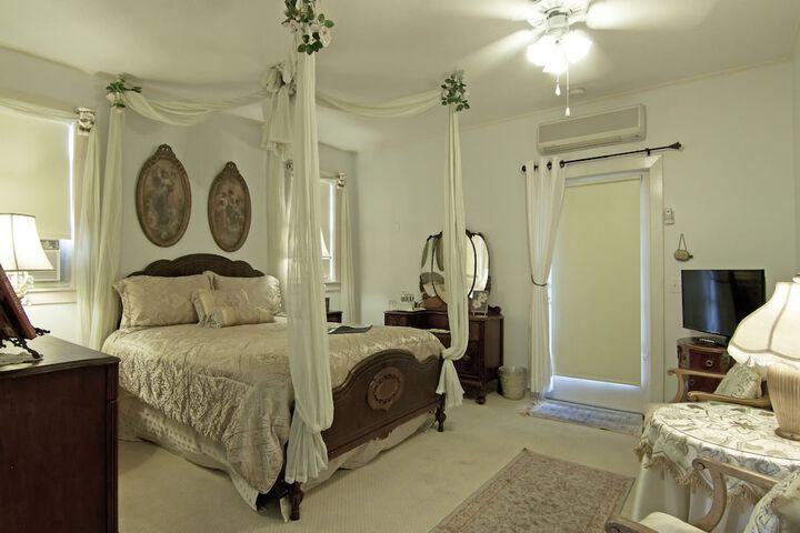 Room 22 of 38