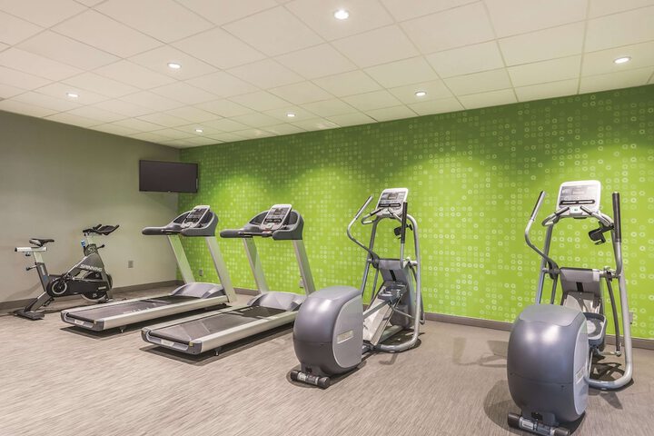 La Quinta Inn & Suites by Wyndham Cincinnati Sharonville