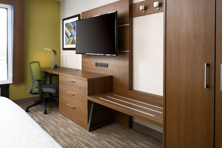 Room 11 of 30