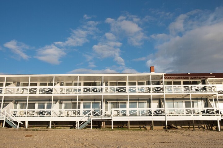 Hotel 2 of 182