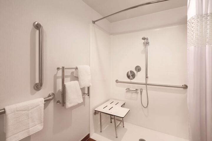 Room 13 of 24