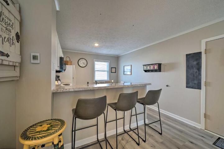 Oceanfront Topsail Beach Retreat - Steps to Shore!