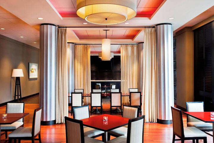 Lounge 82 of 91