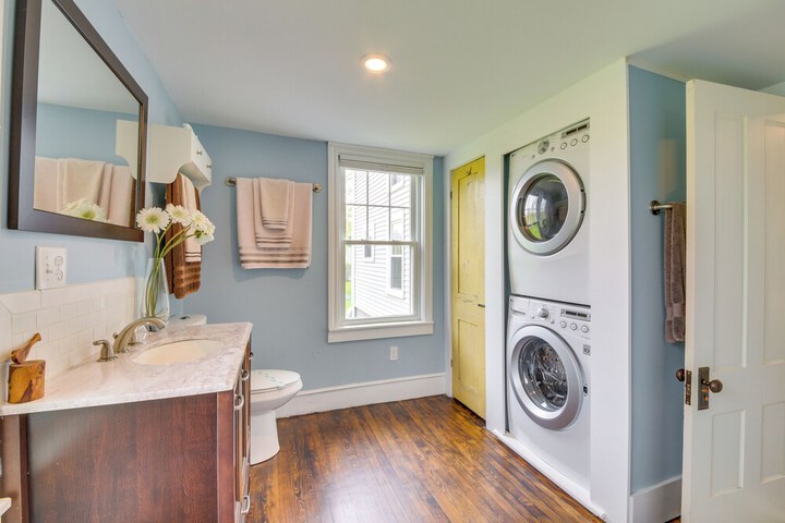 Rockland Home w / Deck 5 Mins to Historic Downtown!