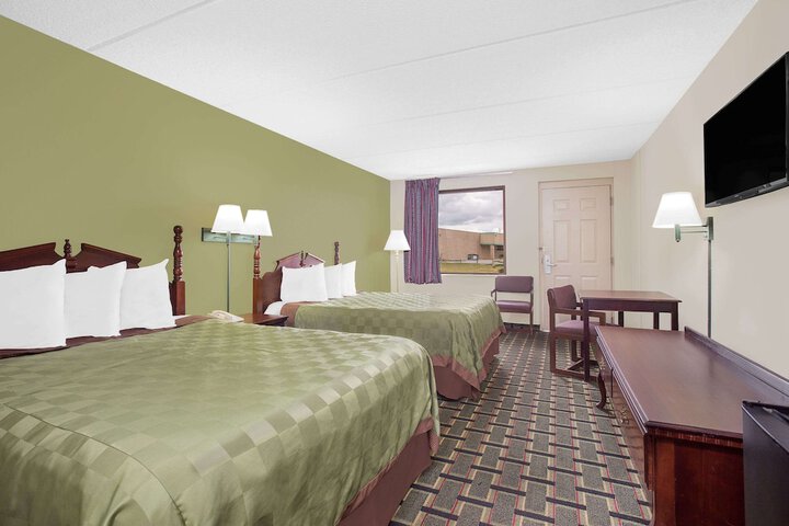 Room 6 of 14