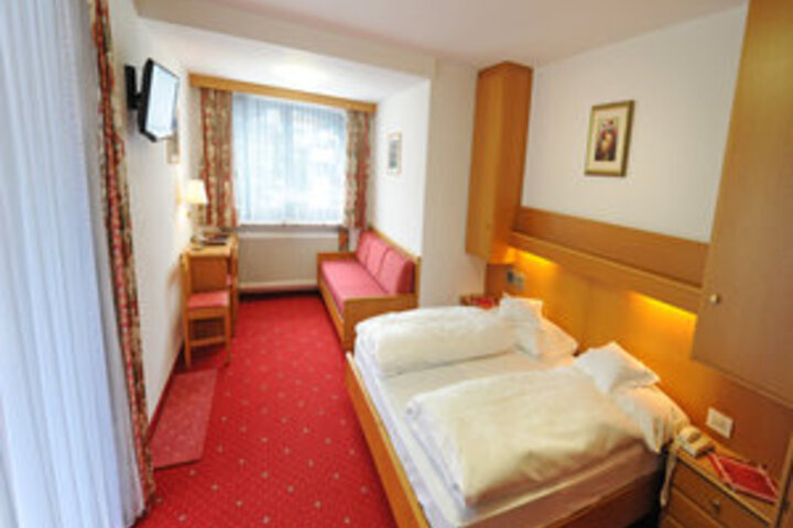 Room 106 of 246