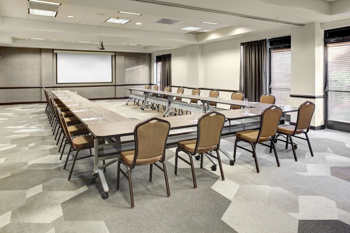 Hyatt Place Detroit / Livonia