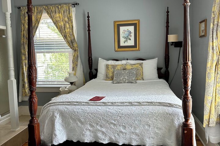 Red Rocker Inn