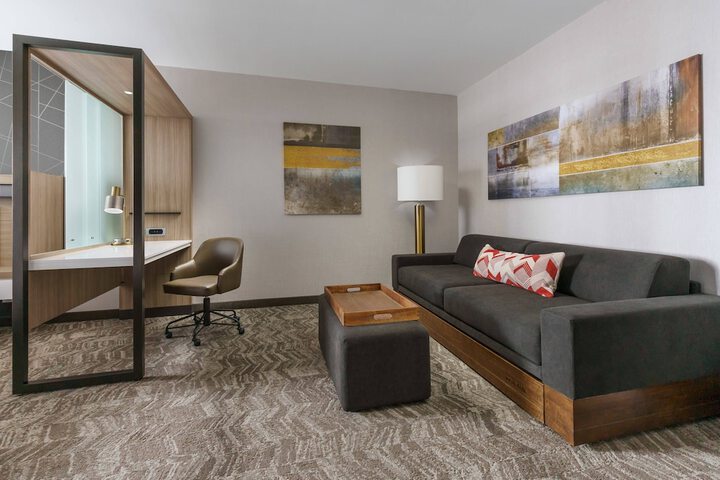 Room 17 of 28