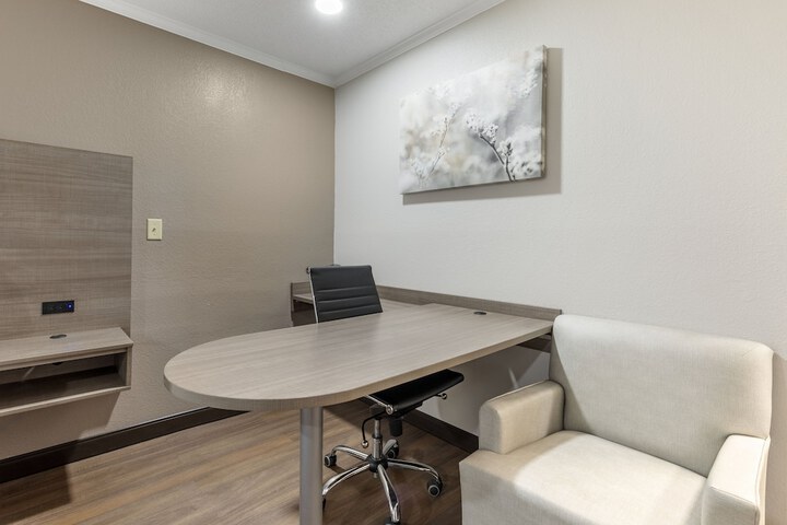 Room 25 of 28