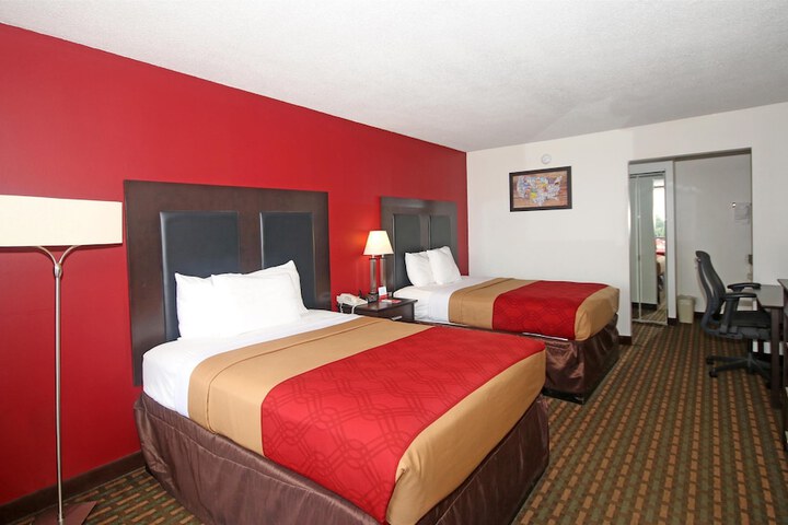 Knights Inn Pilot Mountain