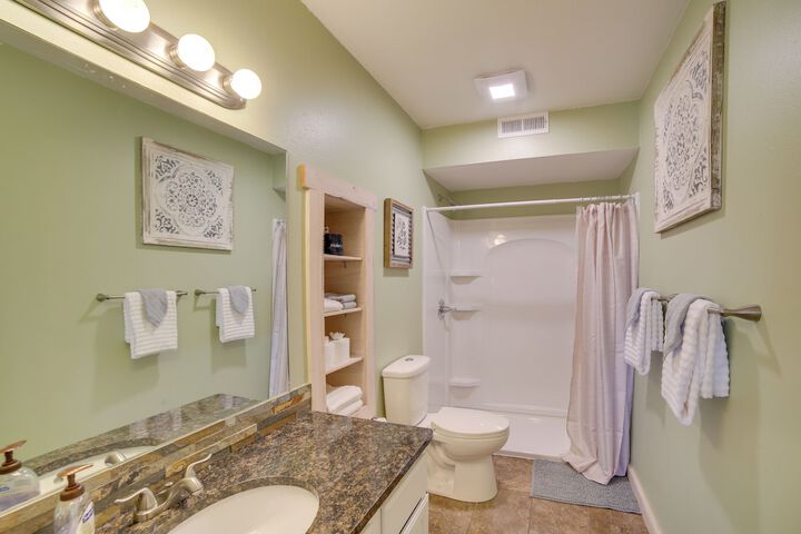 Unwind Fireside: Ozark Mtn Condo w / Resort Perks!