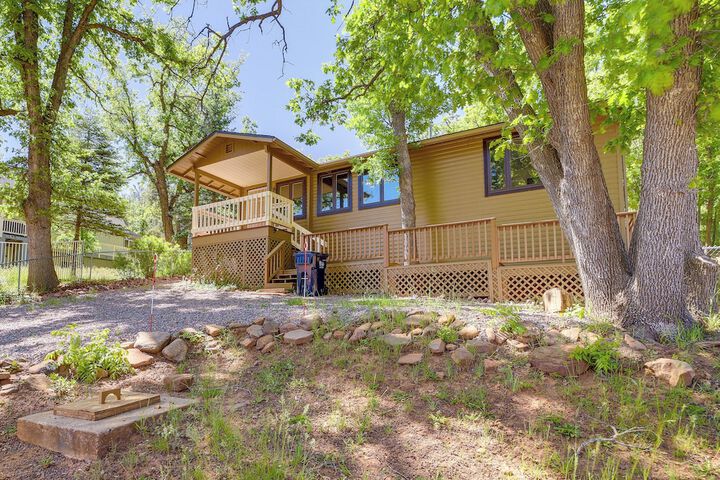 Strawberry Cabin Rental w / Deck & Mountain Views!