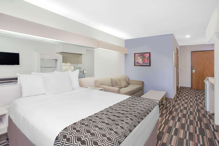 Room 12 of 19