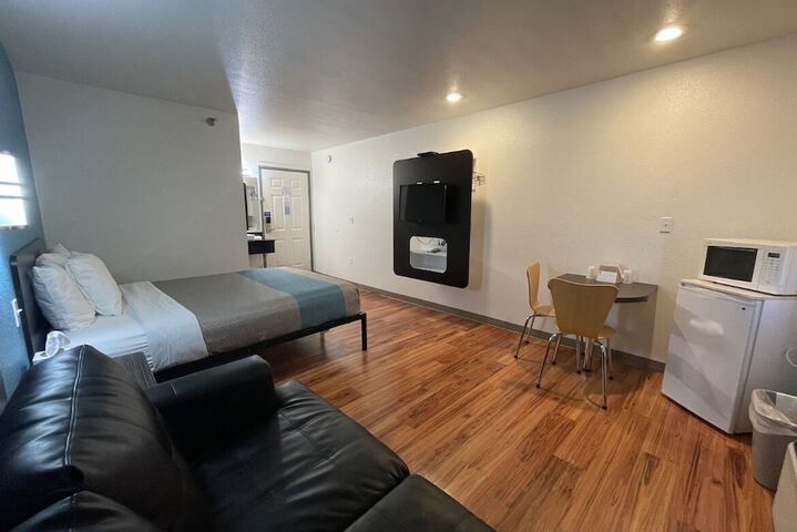 Room 18 of 33