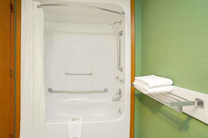 Room 9 of 18