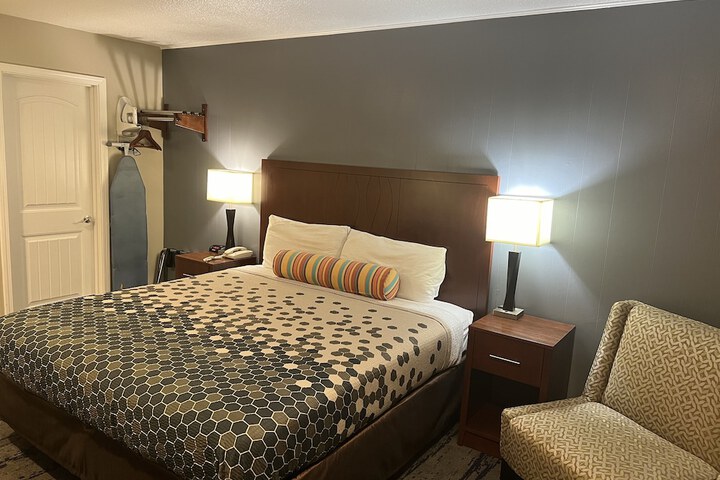 Room 10 of 24