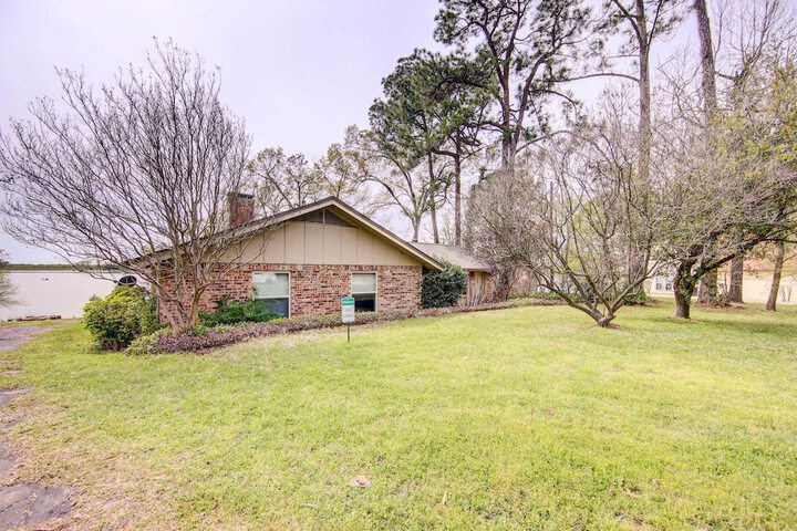 Mineola Lake House w / Dock & Fire Pit!