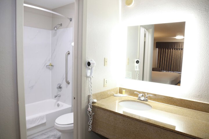 Days Inn by Wyndham Monroe LA