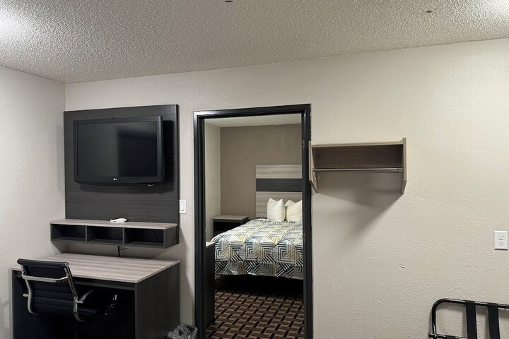 Room 33 of 34