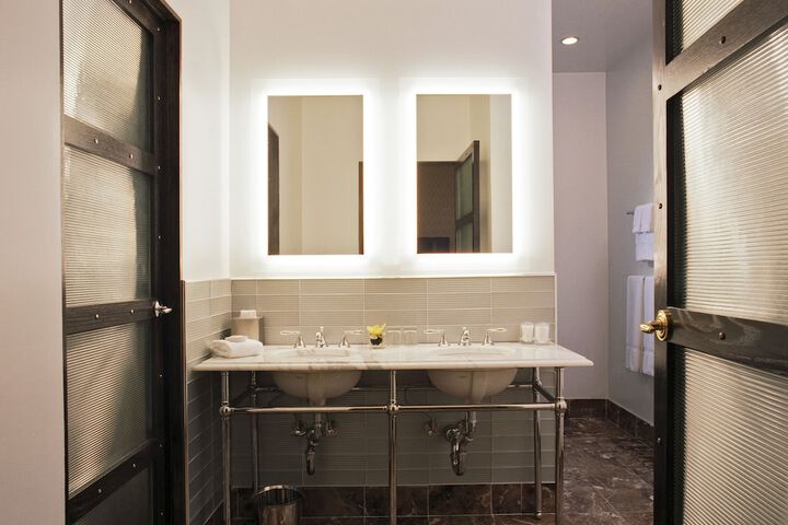 Room 40 of 61