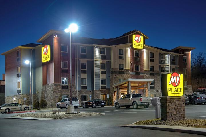 Hotel 2 of 32