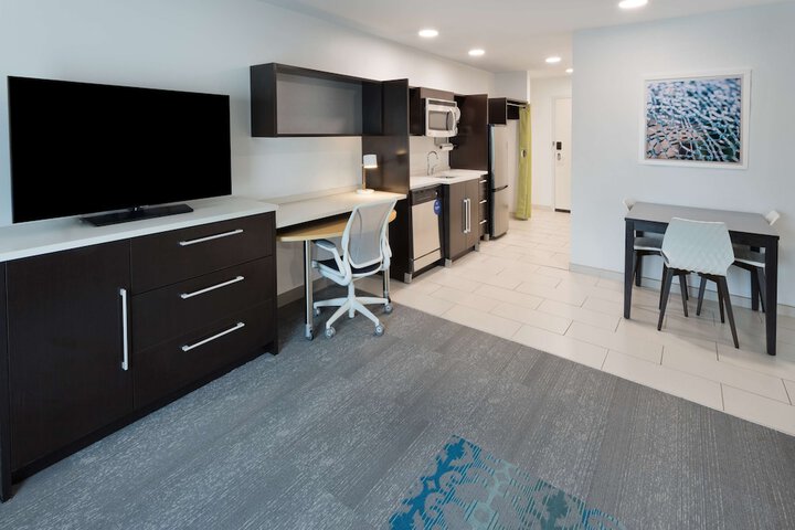 Room 11 of 26