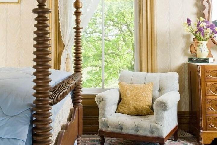 Garth Woodside Mansion B & B