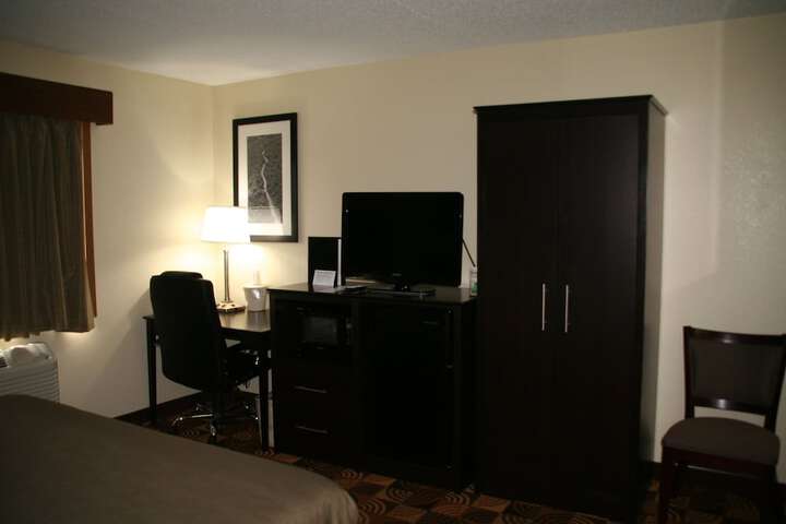 AmericInn by Wyndham Elkhorn Near Lake Geneva