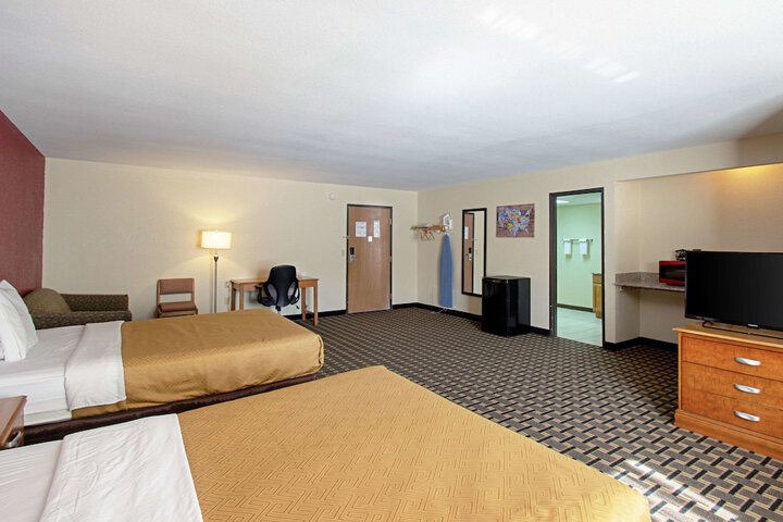 Room 27 of 38