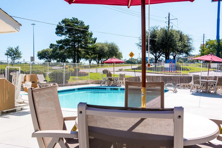 Pool 11 of 36