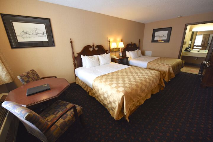 Clarion Hotel Mackinaw City Beachfront