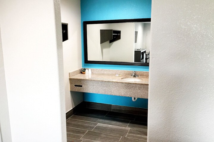 Americas Best Value Inn & Suites Mont Belvieu Houston