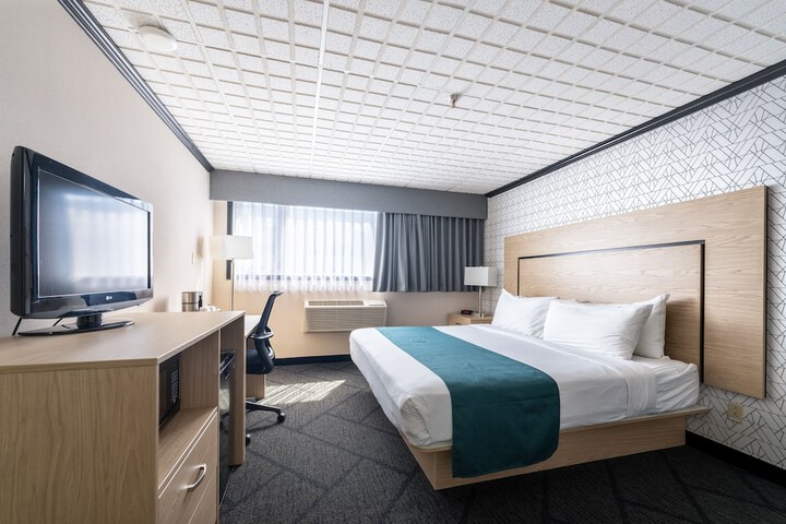 Room 9 of 28